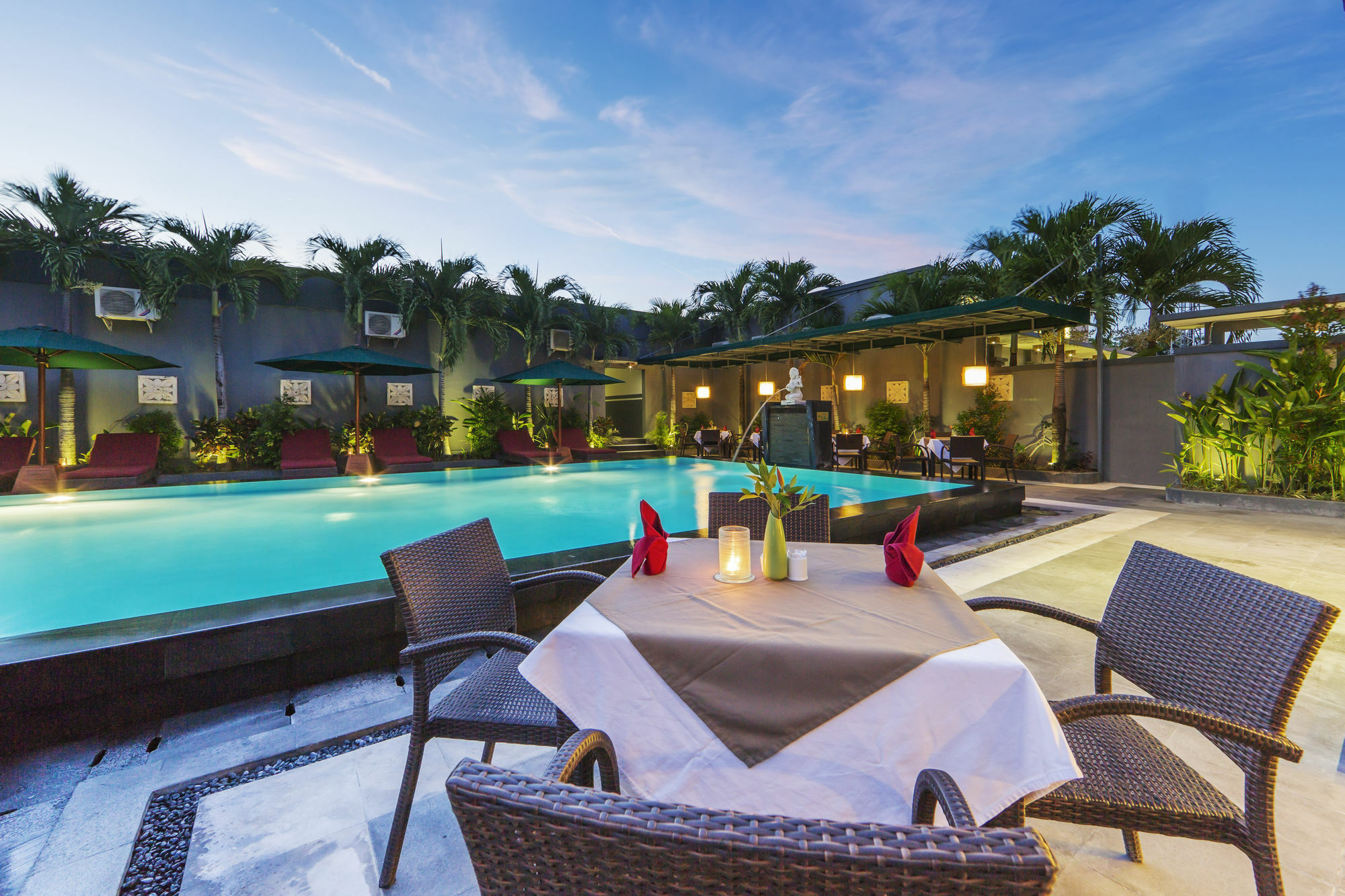 The Banyumas Villa Denpasar Extérieur photo